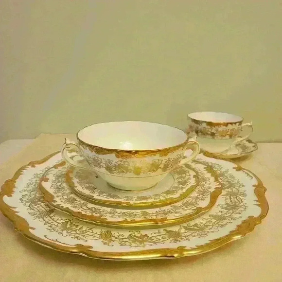 Set of 4-Coalport Hazelton-Dinner Plates - Picture 4 of 5